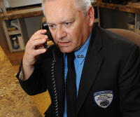 Experienced private investigator speaking with a client from the Clearwater area.
